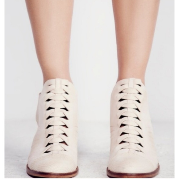 Free People Far Hills Leather Cut Out Ankle Boots in Natural Size 8 NEW - Picture 8 of 8